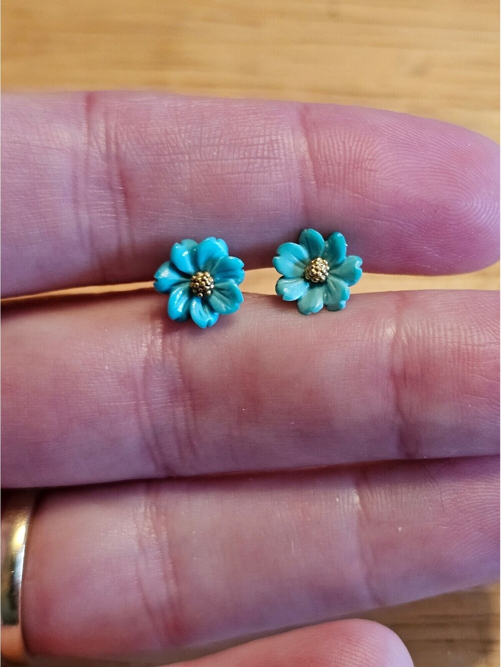 18k Gold Turquoise Flower Stud Earrings / Signed 750